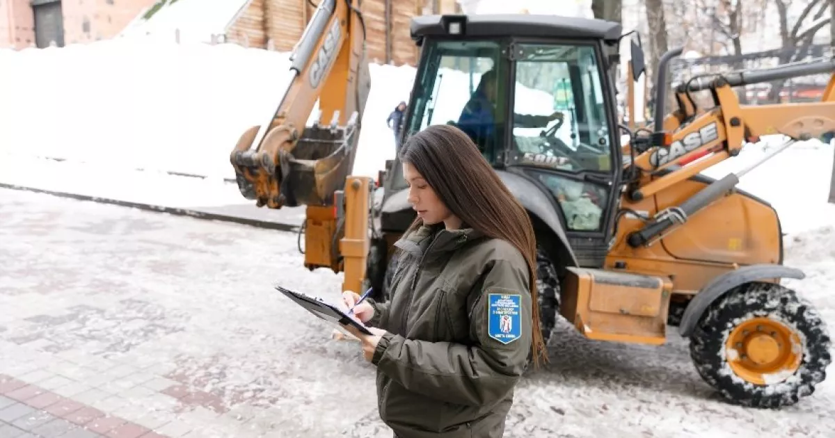 У Києві штрафують за сніг і ожеледицю: за добу виявили сотні порушень