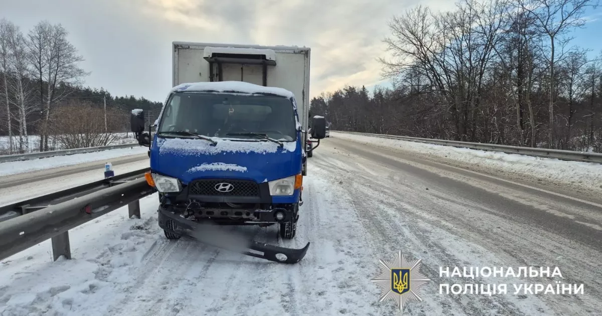 На Обухівщині зіткнулися дві вантажівки: постраждала жінка