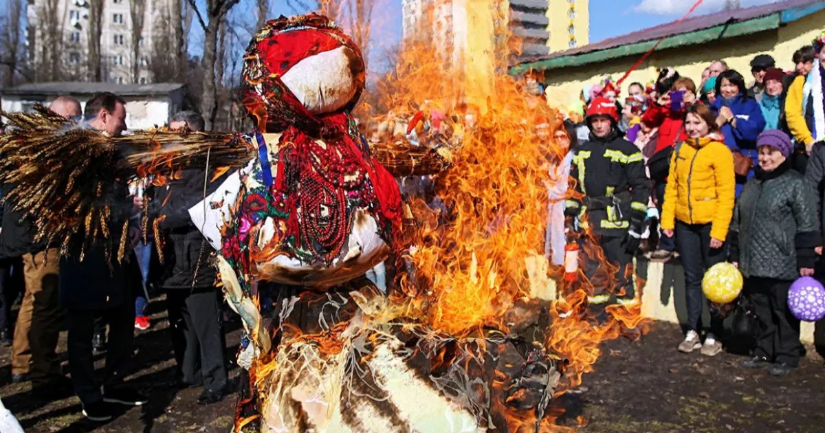 Масниця в Києві 2026: де спалять опудало, водитимуть колодку та пригощатимуть варениками