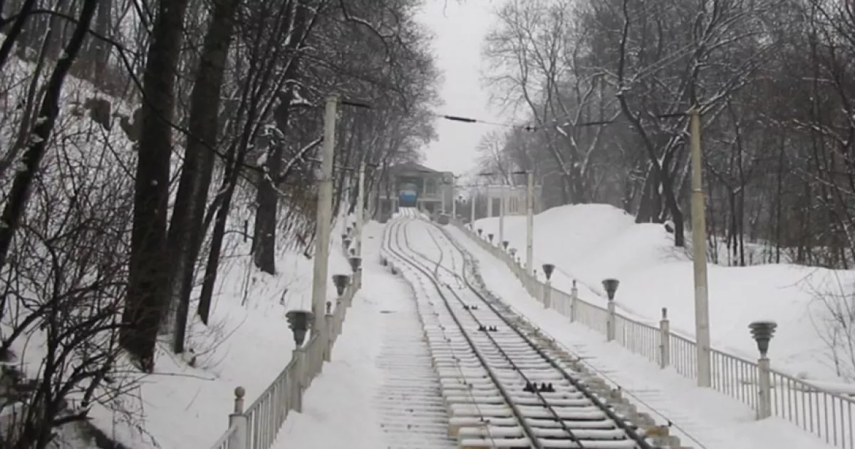 Фунікулер «завис» на Володимирській гірці: у центрі Києва обмежено рух