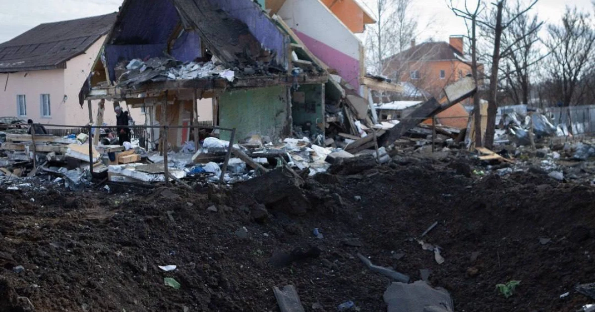 Київщина після обстрілу: 42 приватні будинки, багатоповерхівки та машини зруйновані уламками