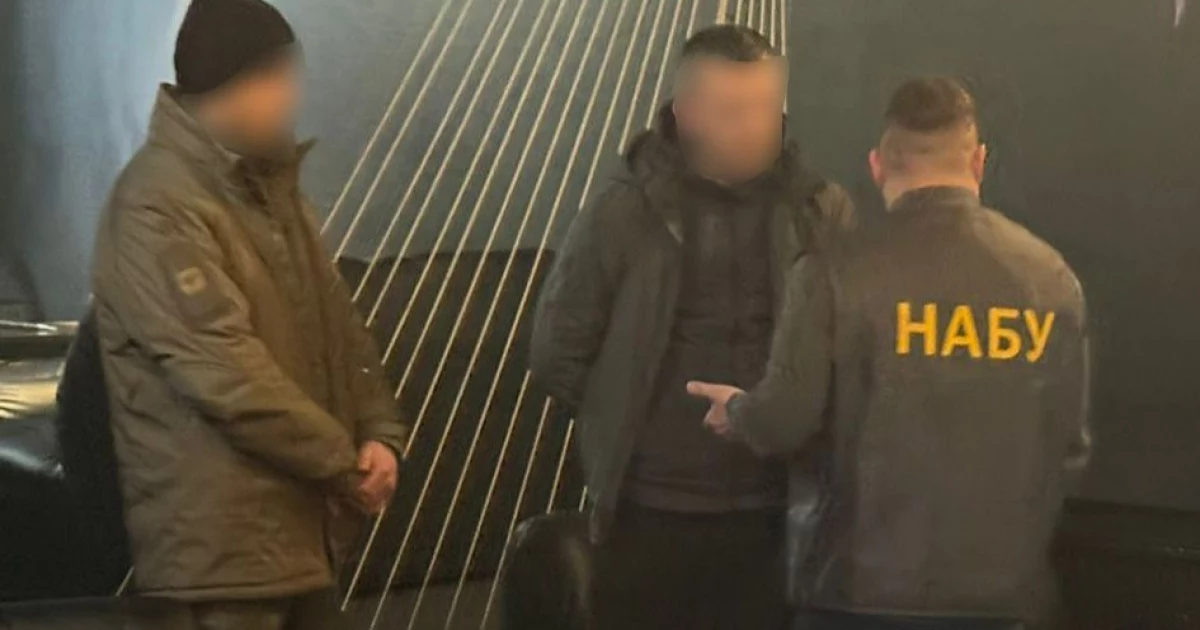 У Києві спіймали на хабарі працівника СБУ на 68 тисяч доларів