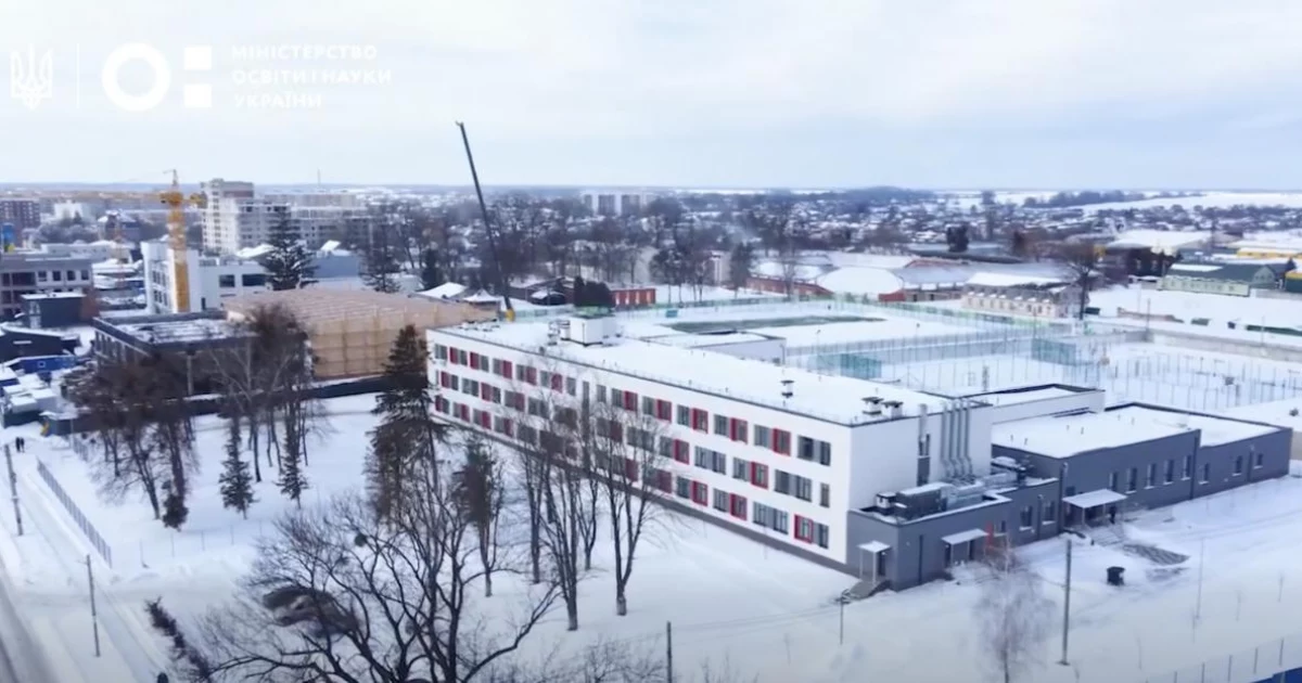 У Бородянці відкрили відбудований Литовсько-український ліцей: школа пережила окупацію і знову прийняла дітей