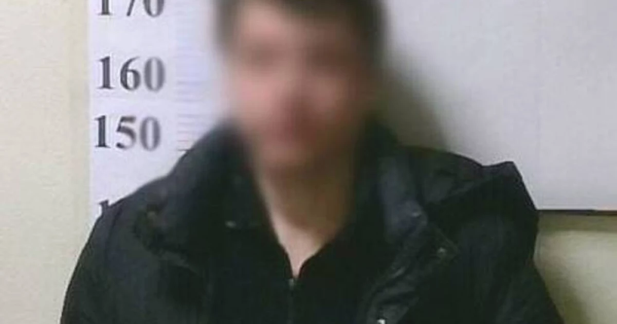У Києві біля метро «Чернігівська» затримали нападника, який порізав підлітка канцелярським ножем