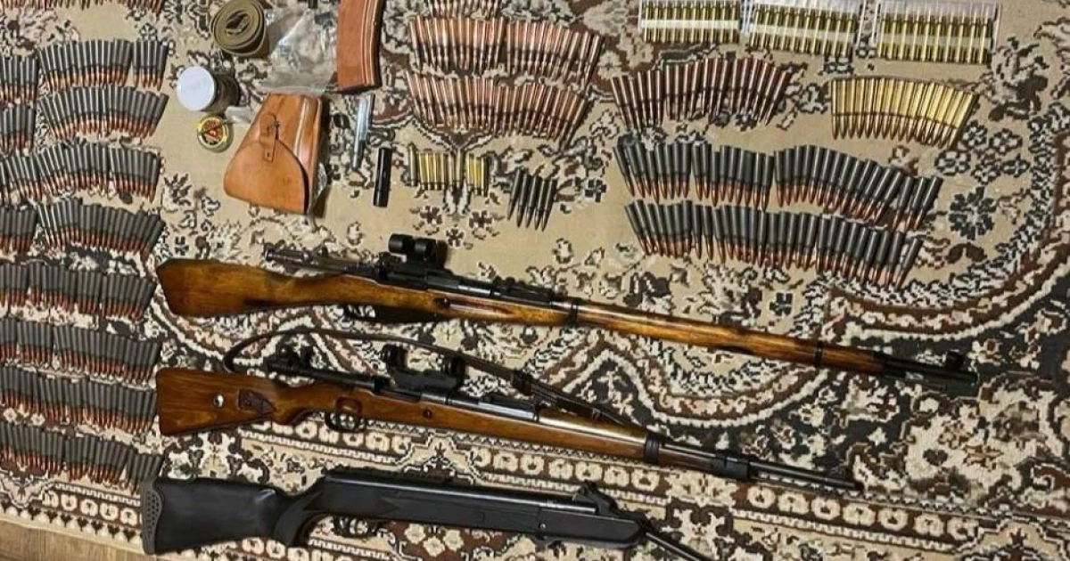 Арсенал у лікарні: у Києві викрили незаконний збут зброї та боєприпасів