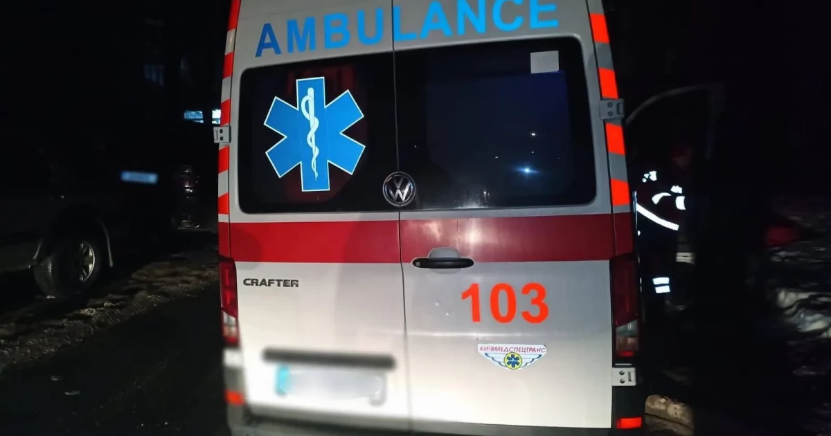 Напав на тих, хто рятує життя: у Києві чоловік побив працівницю швидкої