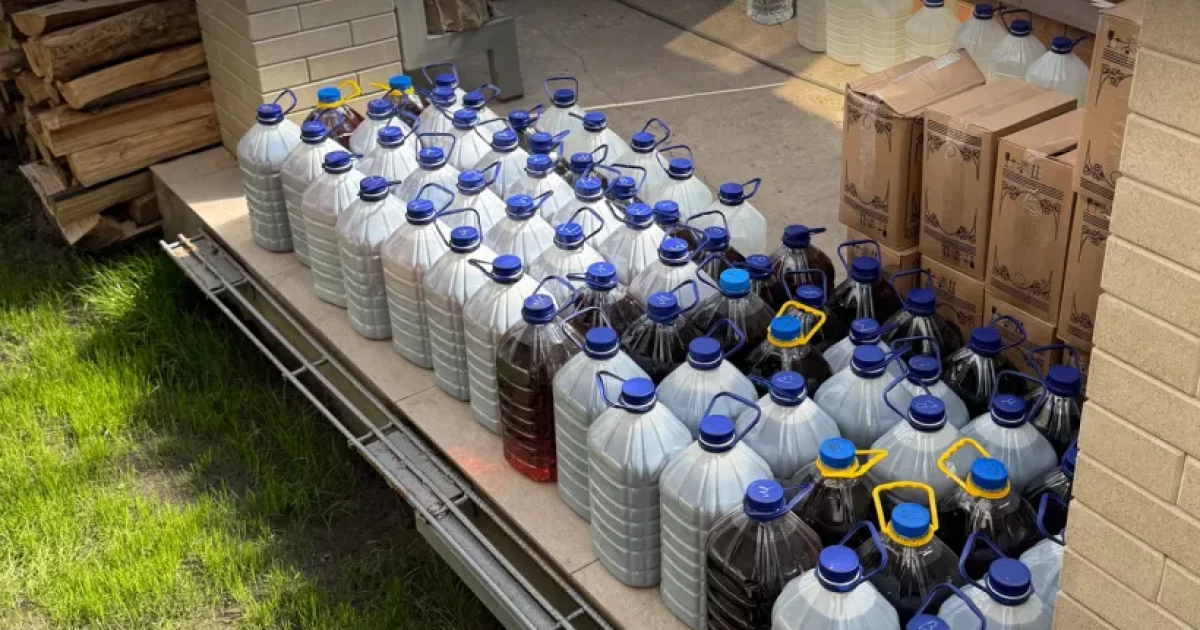 У Києві викрили підпільний цех із 50 тоннами фальсифікованого спирту