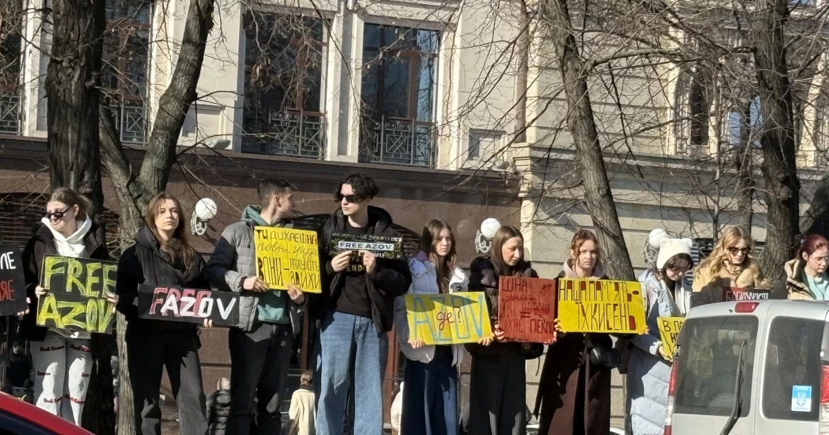 «Полон вбиває»: у Києві родини військовополонених знову вийшли на Поділ
