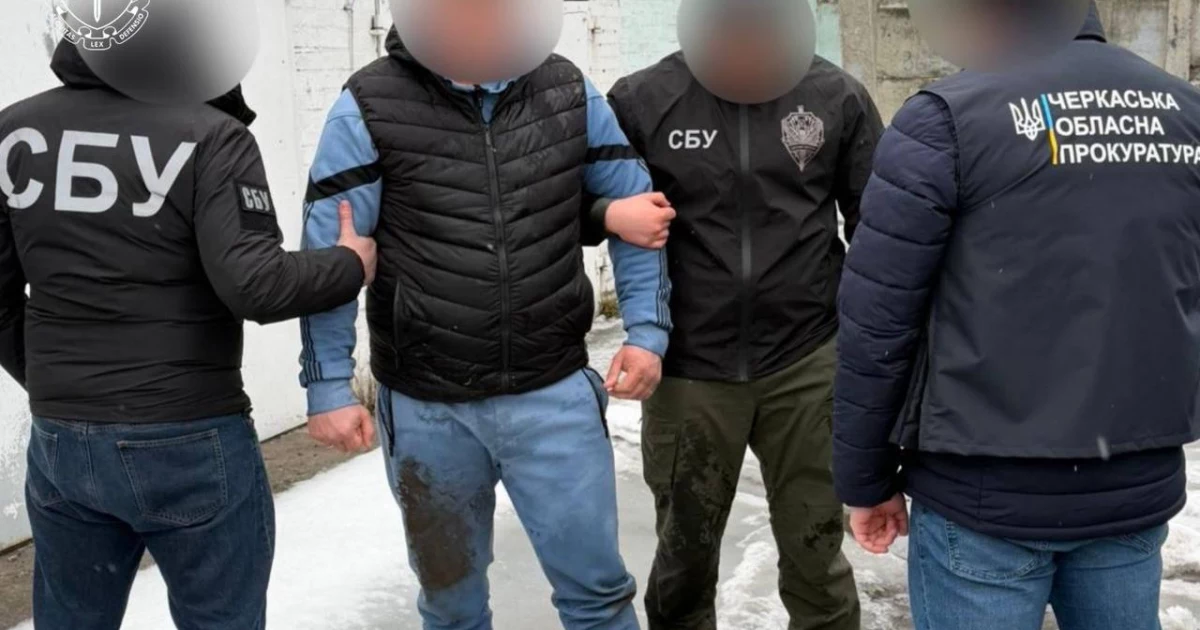 У Києві викрили адвоката, який обіцяв «законний» виїзд за кордон через фіктивний шлюб
