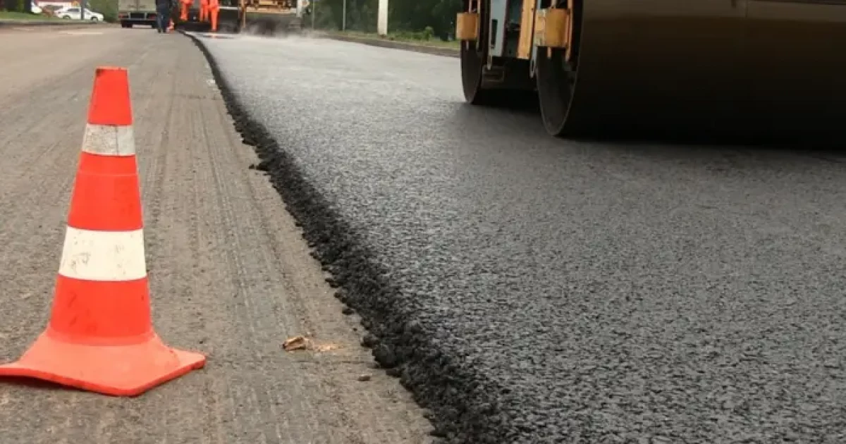 У Києві після зими масово латають ями: вже понад 12 тисяч “квадратів” ремонту