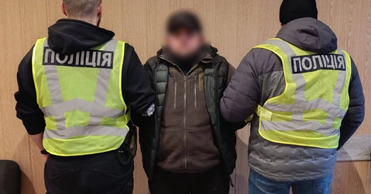 Танцював на меморіалі на Майдані: у Києві затримали іноземця, йому загрожує депортація
