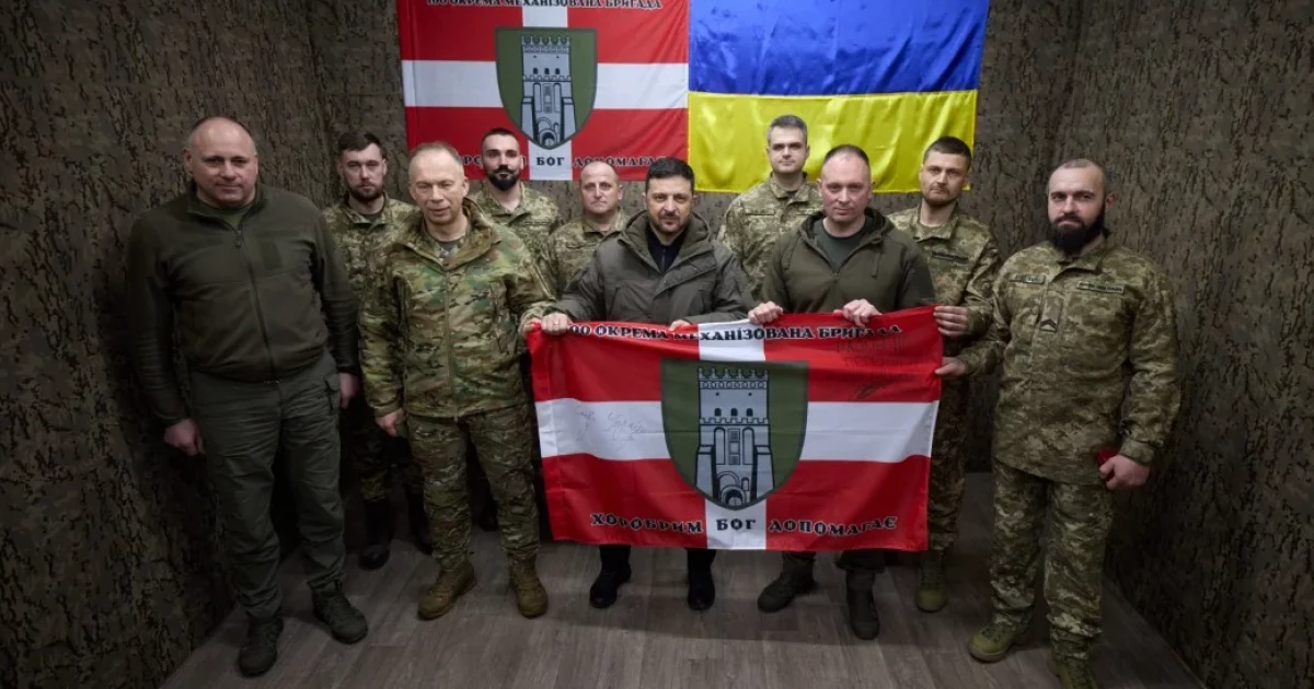 Зеленський вручив Денису Прокопенку погони бригадного генерала під час візиту до бійців «Азову»