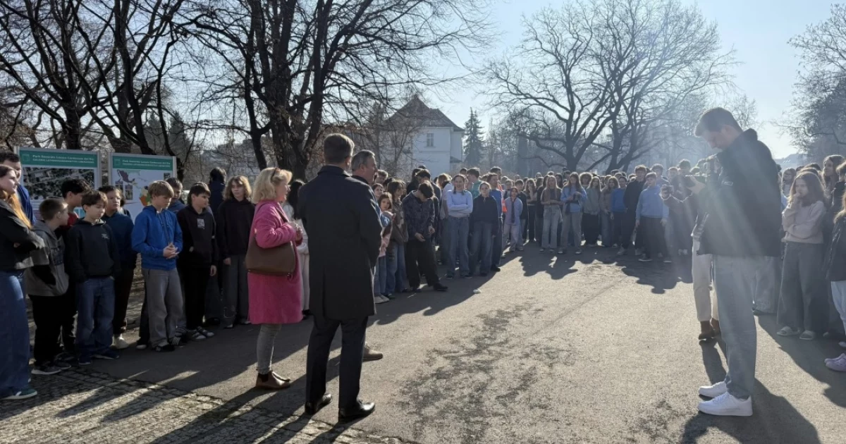 Чеські діти рятують дитинство українців: у Празі збирають гроші на генератори для шкіл Києва
