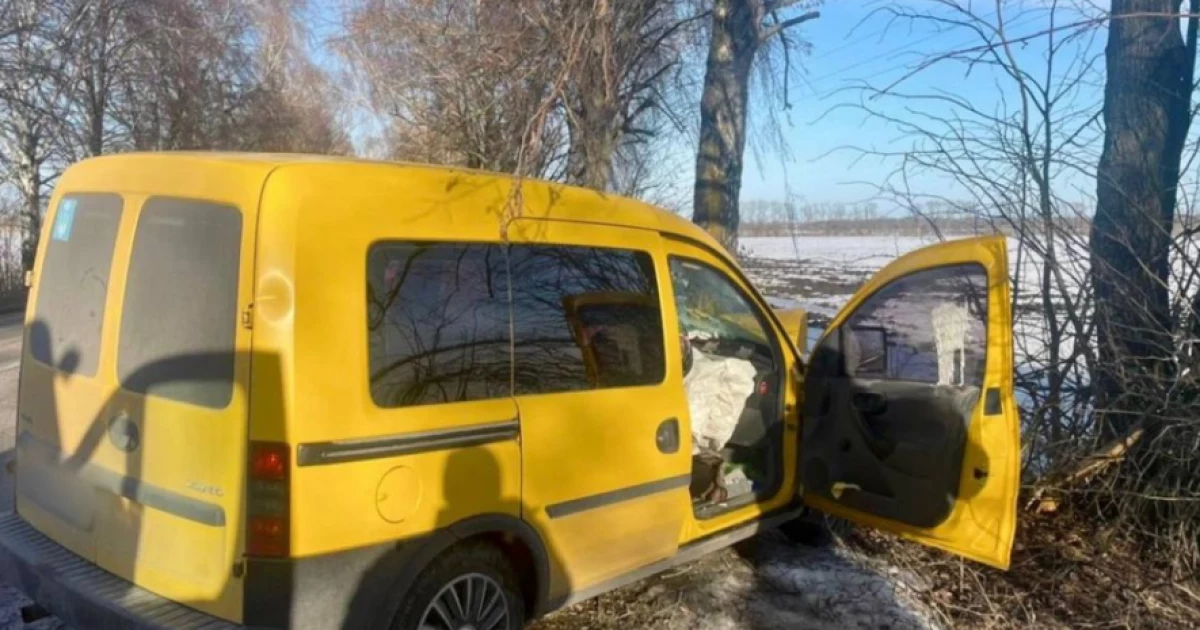 На Київщині сталася смертельна аварія: 49-річна водійка загинула після зіткнення з деревом