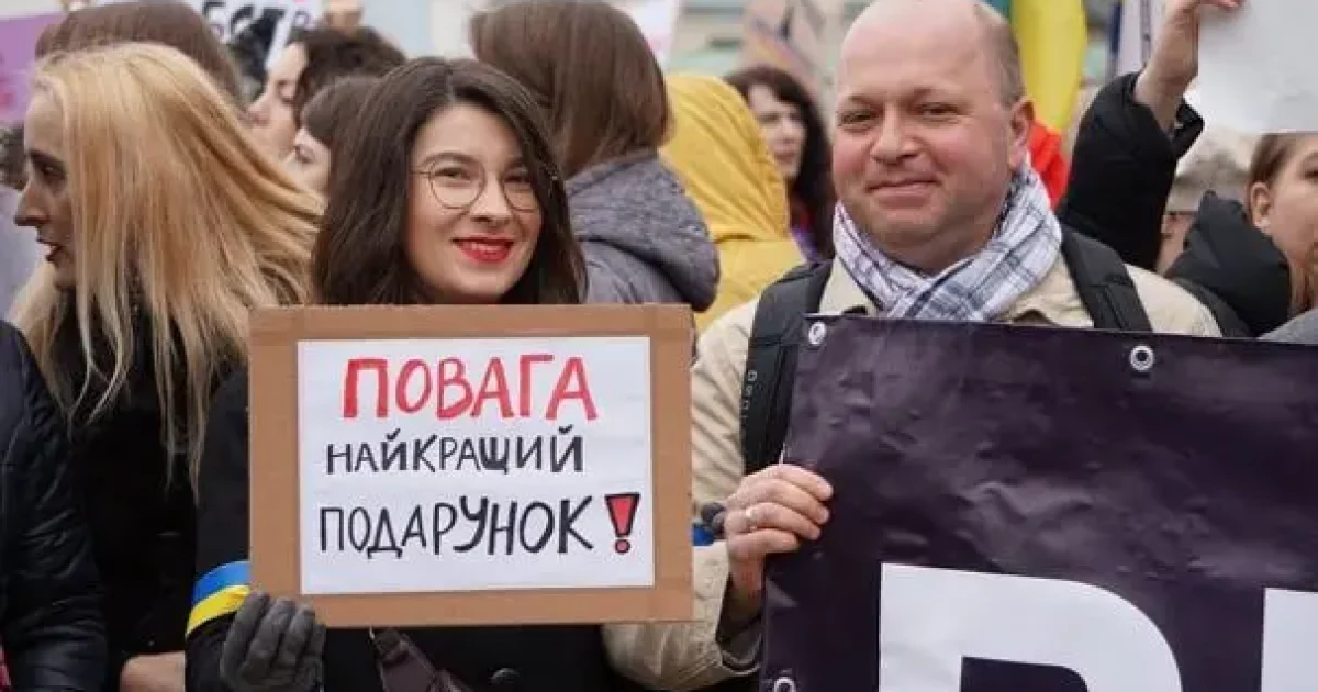 Марш жінок у Парку Шевченка: у центрі Києва підняли тему прав військовослужбовиць