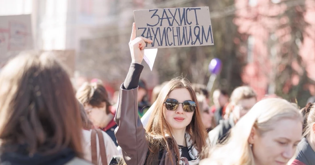 У центрі Києва пройшла акція за права жінок: зібралися тисячі учасниць