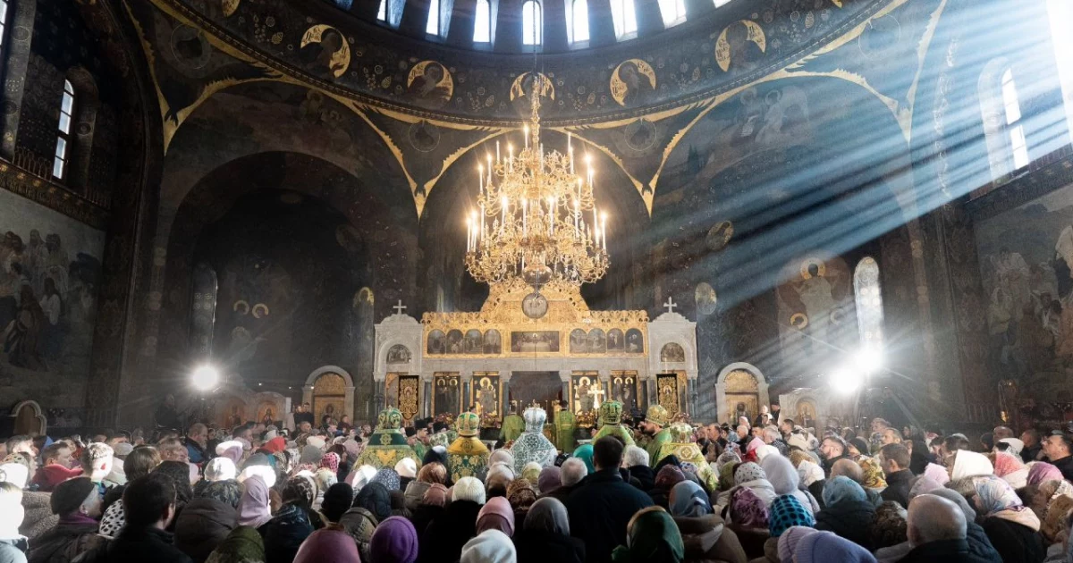 Вперше без «русского мира»: у Лаврі вперше за два роки відкрили Ближні печери та молилися українською