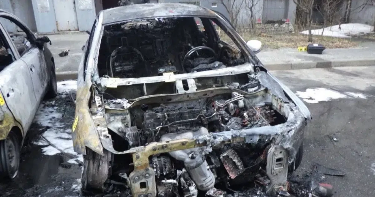 Сварка, що вийшла з-під контролю: у Києві чоловік спалив авто сусідки, а разом з ним - ще дві автівки поруч