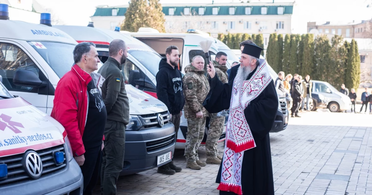 Михайлівський монастир у Києві отримав 24 авто для медевакуації на фронт