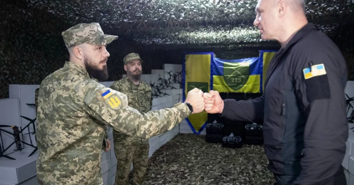 Віталій Кличко передав військовим майже 3100 безпілотників від громади Києва