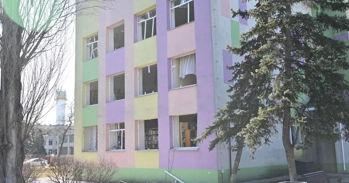 Наслідки атаки на Київщині: пошкоджено п’ять навчальних закладів в Обухівському районі