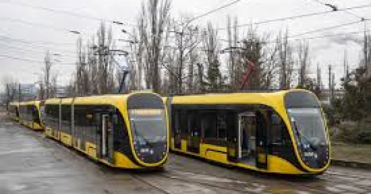 На лівому березі Києва запустили три нові трамваї: вони курсуватимуть на популярному маршруті