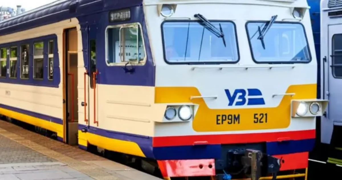 Через ранкову атаку у Києві зупинили поїзди та евакуювали пасажирів електрички