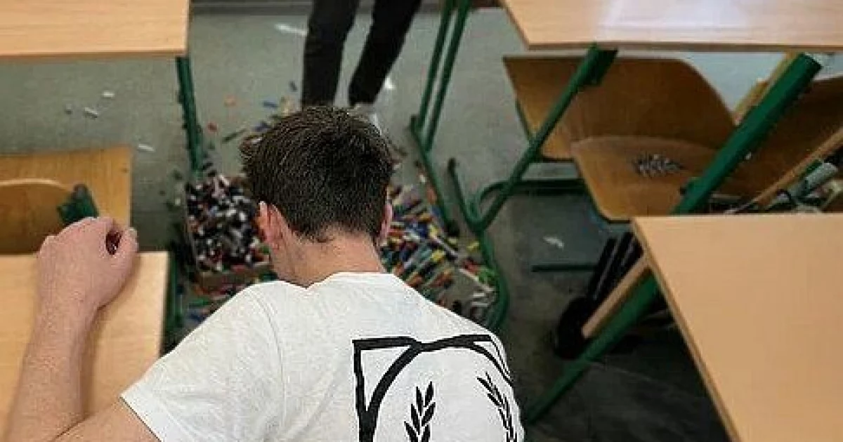 Скандал у київському ліцеї: вчителька принизила учня просто в класі