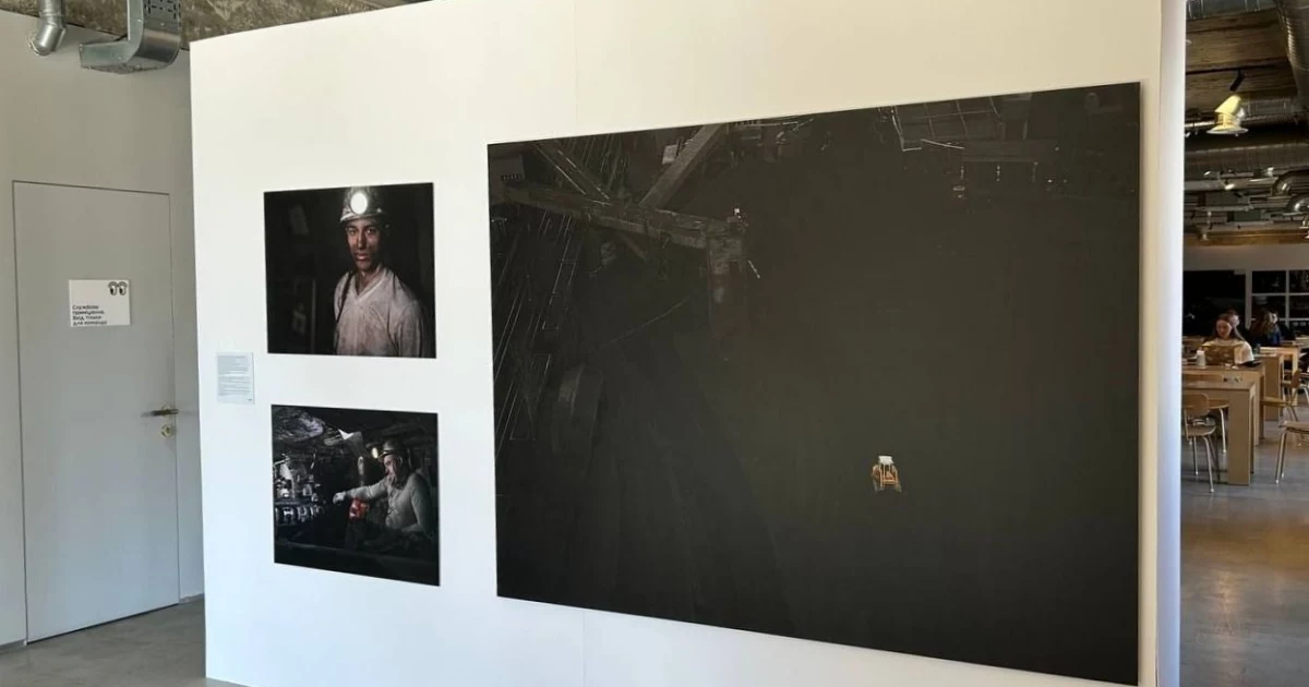 «До світла»: у Києві відкрили фотовиставку Ліберових про героїзм енергетиків та рятувальників цієї зими