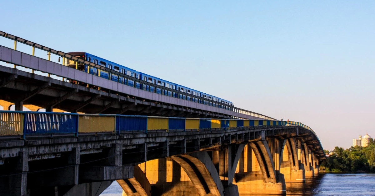 Мільйони на папери: чому ремонт мосту Метро знову «перепроєктують» прямо під час робіт