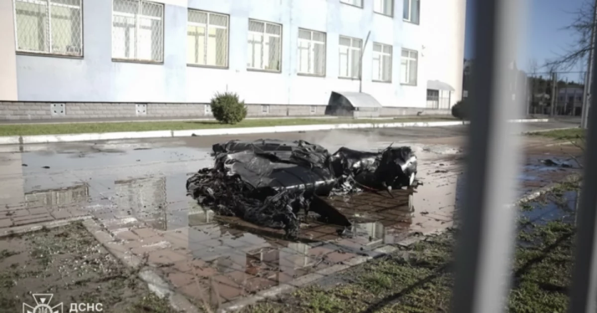 Уламки дрона впали в Києві під час тривоги: що сталося в Голосіївському районі