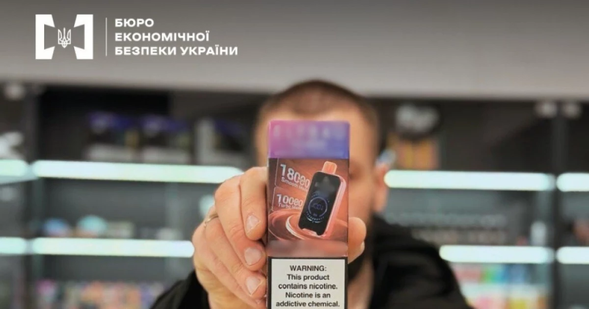 На Київщині БЕБ викрила підпільну мережу контрафактних електронних сигарет на 2 млн грн