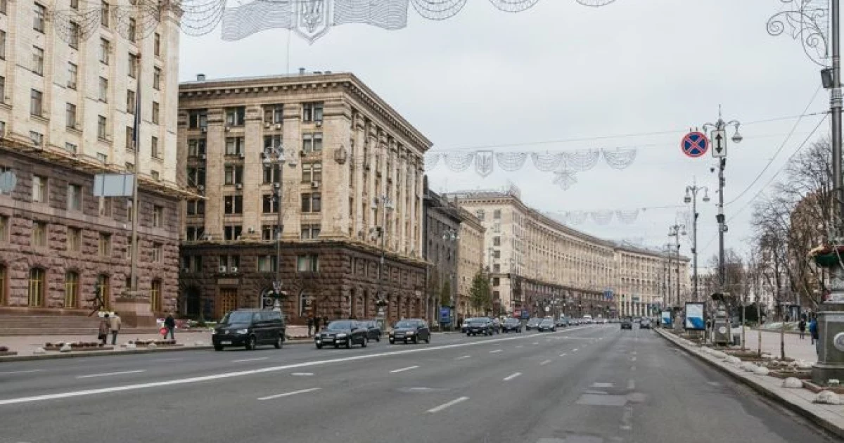 Київ ремонтує дороги після зими: де перекриття і чого чекати водіям