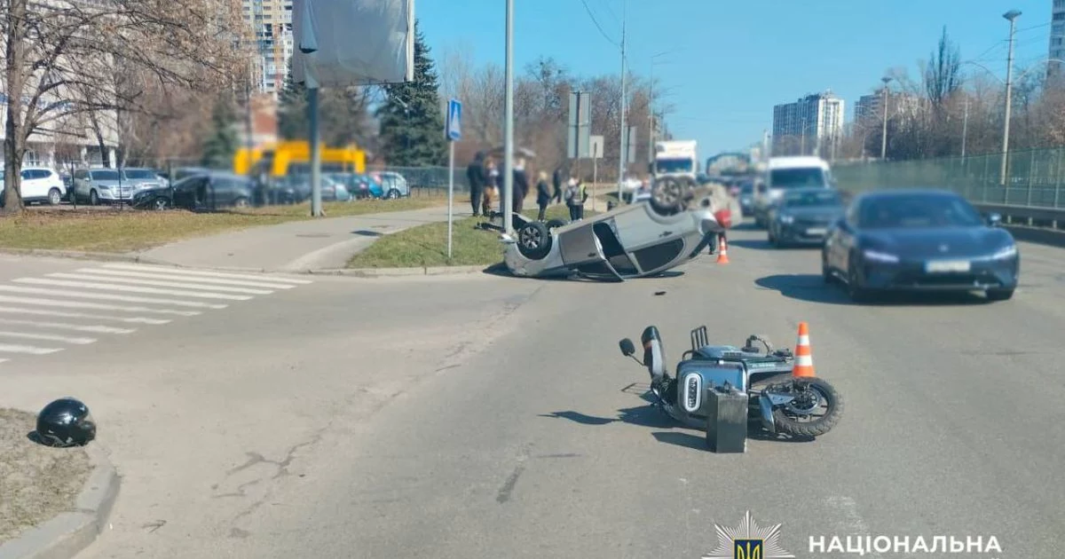 У Києві п’яний водій Chevrolet збив скутериста: юнак із переломами обох ніг