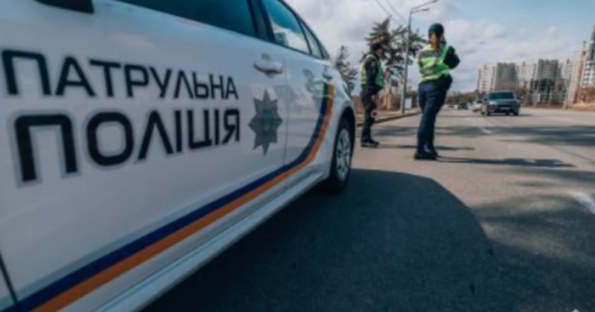 Екстрена операція поліції на Київщині: патрульні врятували жінку, що загубилася на вулиці