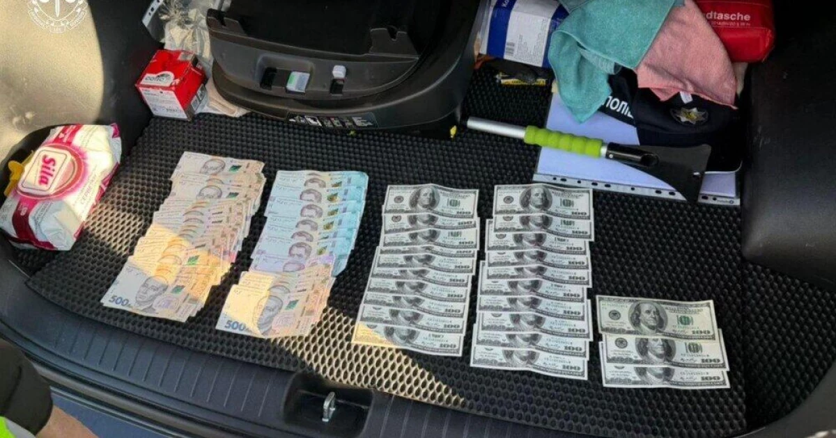 У Києві затримали інструктора, який обіцяв водійські права за $2300