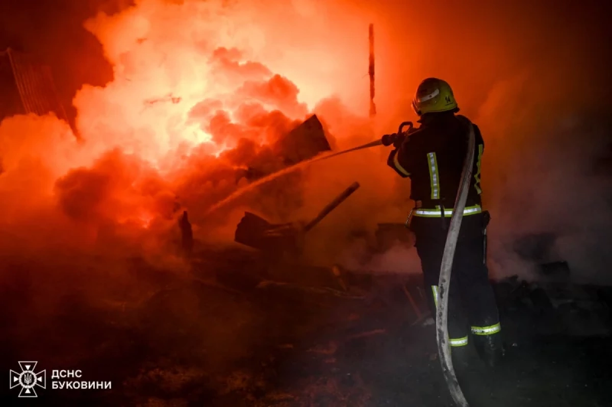 Нічна пожежа у центрі Києва: з будинку на Петлюри врятували 10 людей