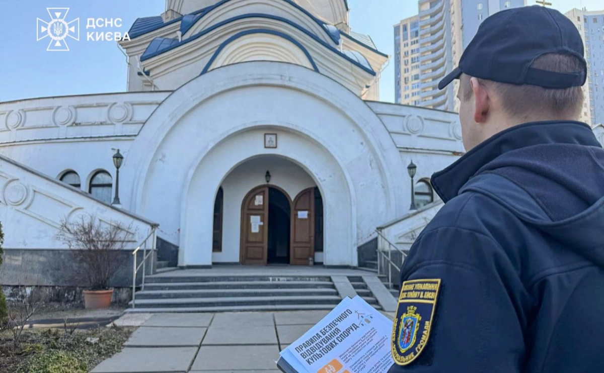 Перед Великоднем рятувальники перевіряють храми Києва на пожежну безпеку