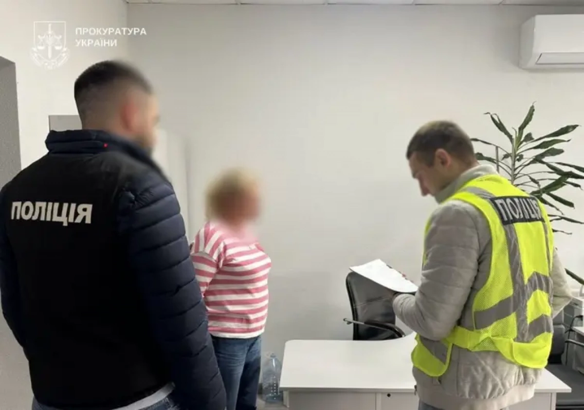На Київщині посадовиця нажилася на закупівлі шкільних фарби та канцелярії: переплата понад 550 тис. грн
