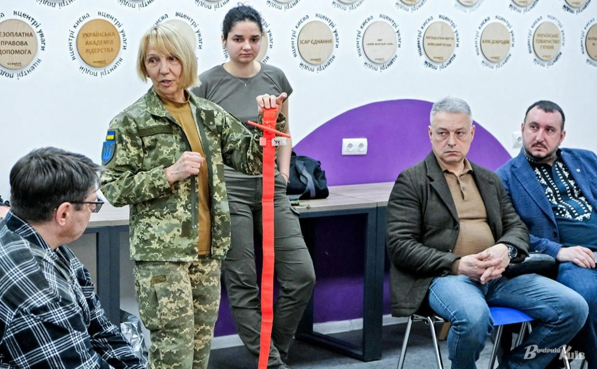 У Києві медики ЗСУ навчили комунальників рятувати життя: як пройшов тренінг