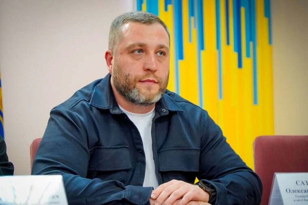 Дах не накрили, люди чекають: що відбувається з будинком на Теліги