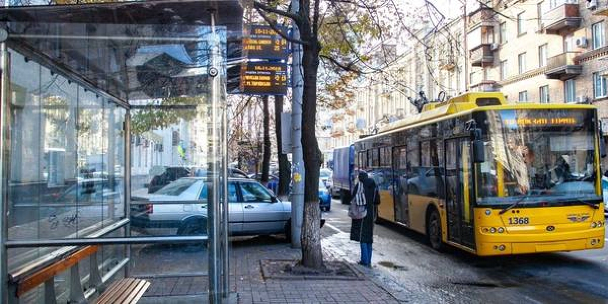 У Києві відновили сезонну зупинку на бульварі Міхновського