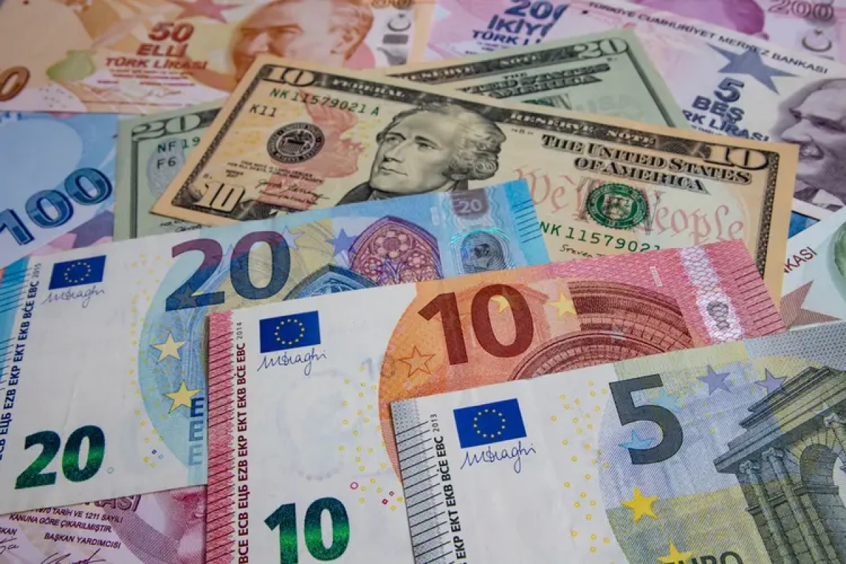 Курс валют у Києві: де вигідно купити та продати долари й євро