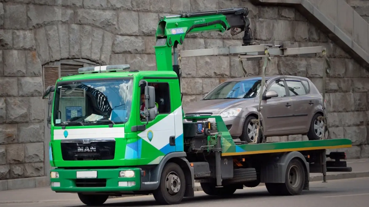 У Києві подорожчає евакуація авто: нові тарифи з 15 квітня