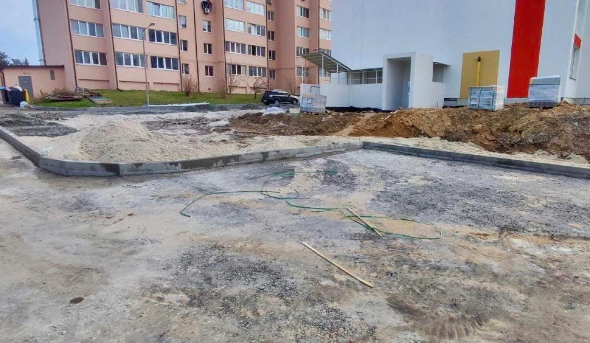 Повернення до нормального життя: у Бузовій реконструюють будинок, зруйнований російськими обстрілами