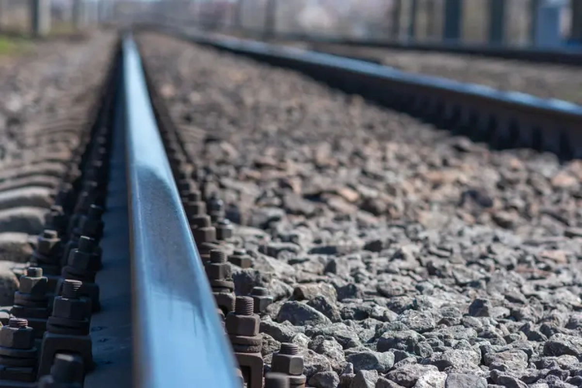 У Броварах поїзд збив людину: затримуються приміські та регіональні рейси