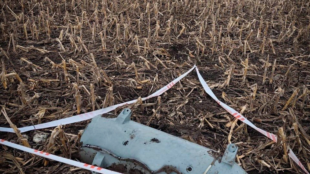 На Київщині знешкодили уламки російської ракети: сапери працювали в полі