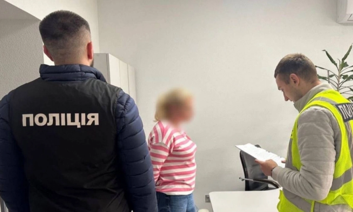 У Києві судитимуть посадовицю та підприємця за розтрату понад 500 тис. грн на канцелярії для шкіл