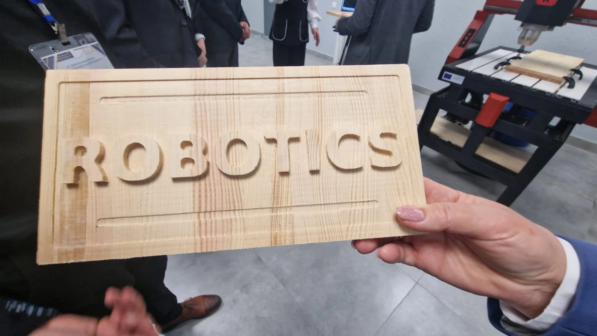 У Києві відкрили центр робототехніки з роботом KUKA та 3D-принтерами вартістю 7,4 млн грн