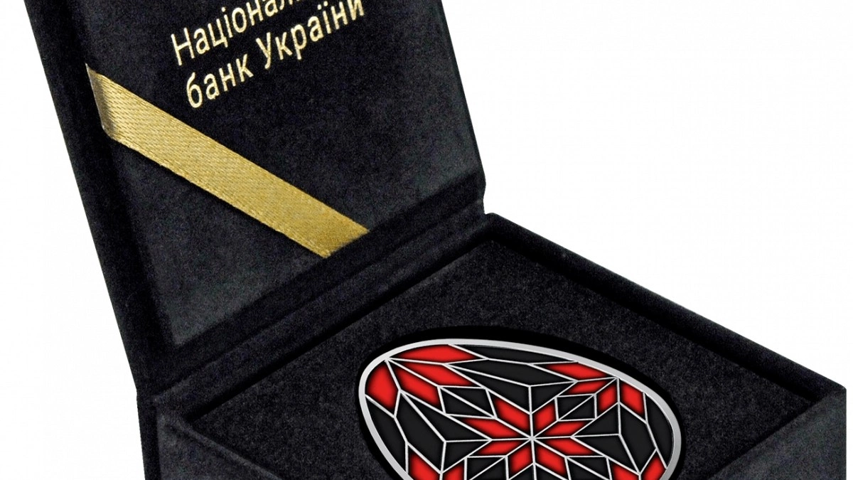 Писанка зі срібла: НБУ презентував нову пам’ятну монету з символікою Полісся